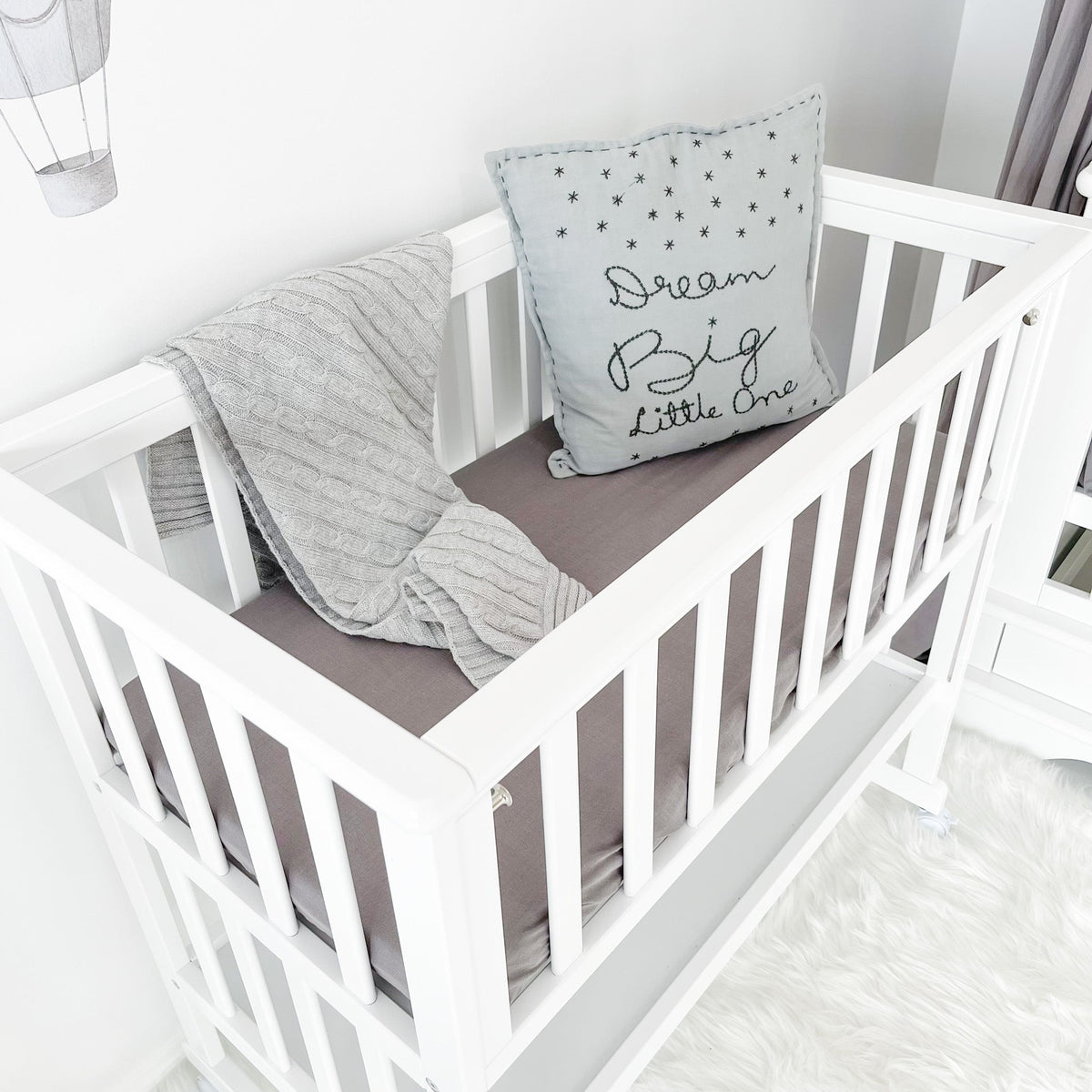 Bedside bassinet with bassinet mattress