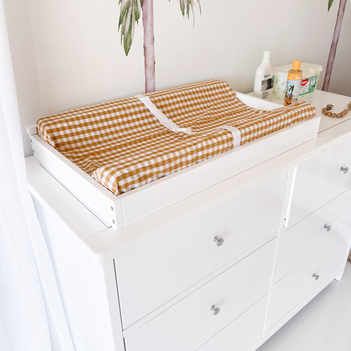 Change mat with safety strap on 6 drawer chest
