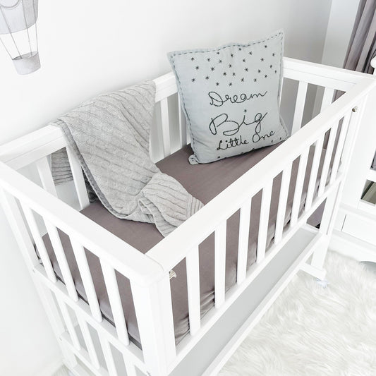 Bedside bassinet with bassinet mattress