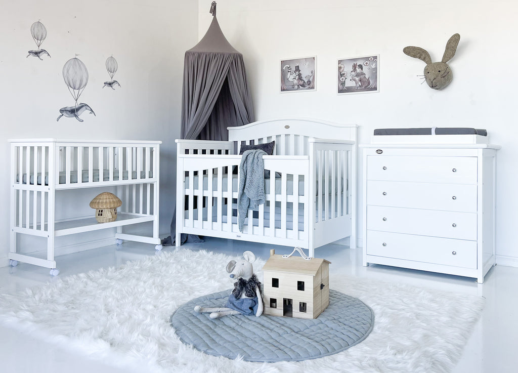 Cloud 9 Heritage Cot with 4 Drawer Chest and Bedside Bassinet