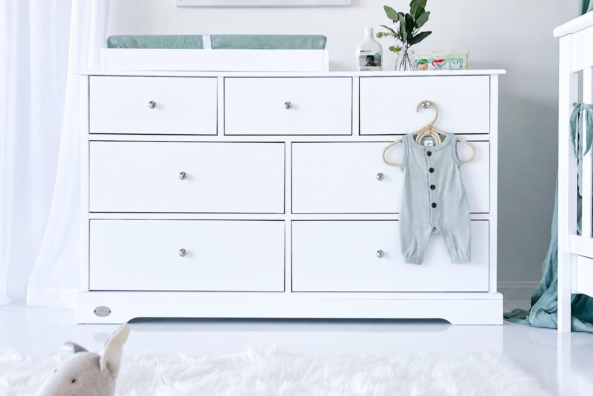Heritage 7 drawer dresser front view with seven centred silver knobs